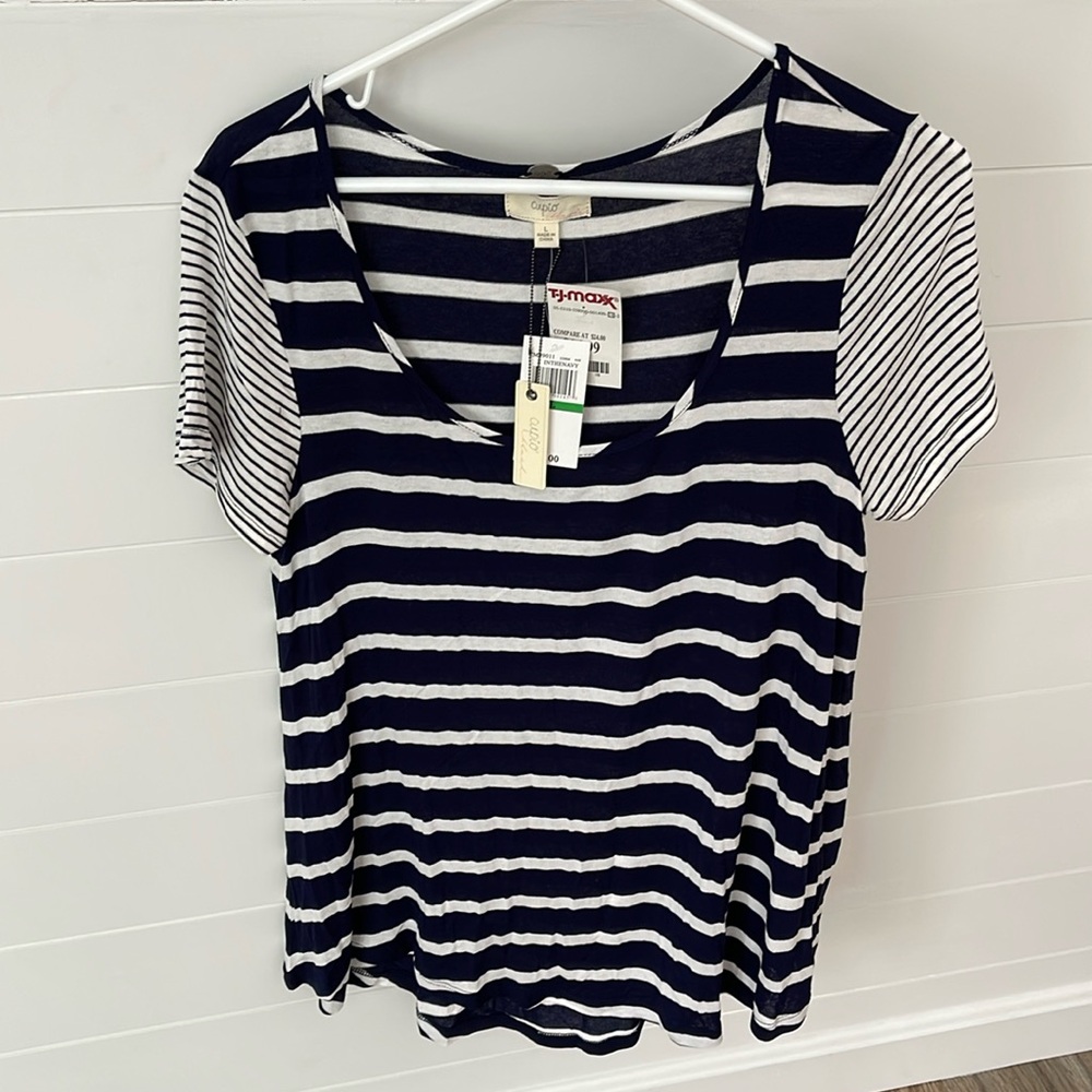 Cupio Women’s Large Tee NWT